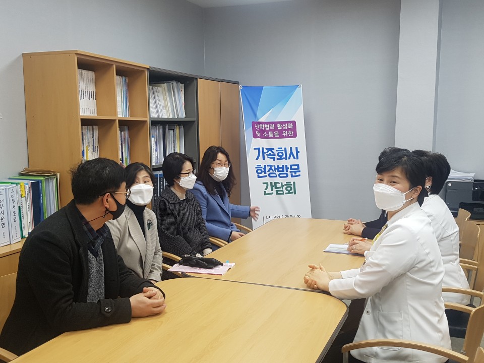 산학협력활성화 및 소통을 위한 현장방문 간담회에 대한 1번째 이미지입니다.